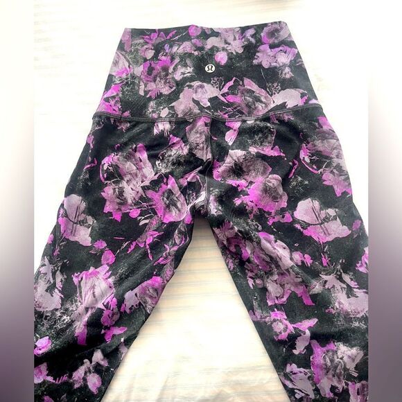 Lululemon Wunder
Under High-Rise Crop floral leggings; Size 2 - Picture 2 of 8